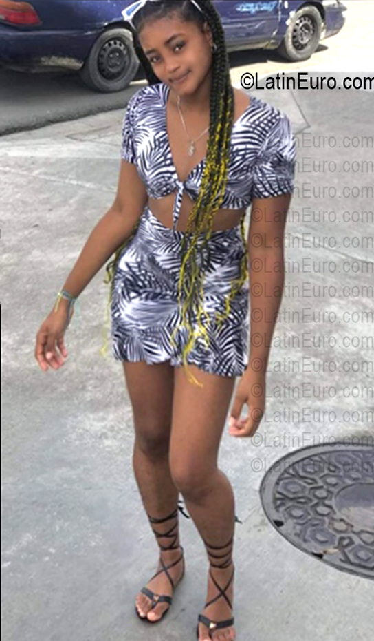 Date this fun Dominican Republic girl Genesis from Santo Domingo DO56852