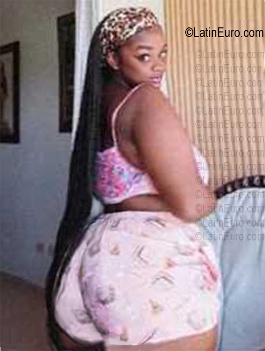 Date this pretty Dominican Republic girl Sihara from Santo Domingo DO56866