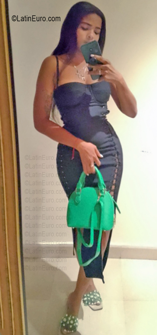 Date this sultry Dominican Republic girl Winifer from Santo Domingo DO56910