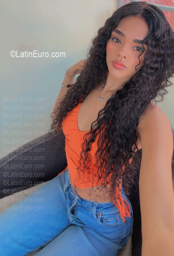 Date this tall Dominican Republic girl Julis from Santo Domingo DO56913