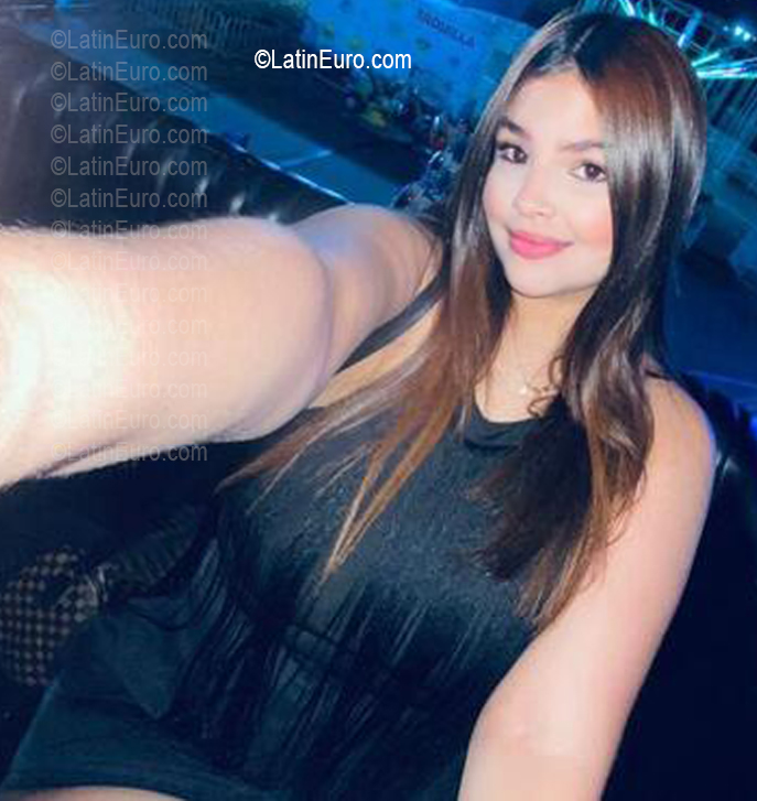 Date this foxy Colombia girl IVANA from Maicao CO33819