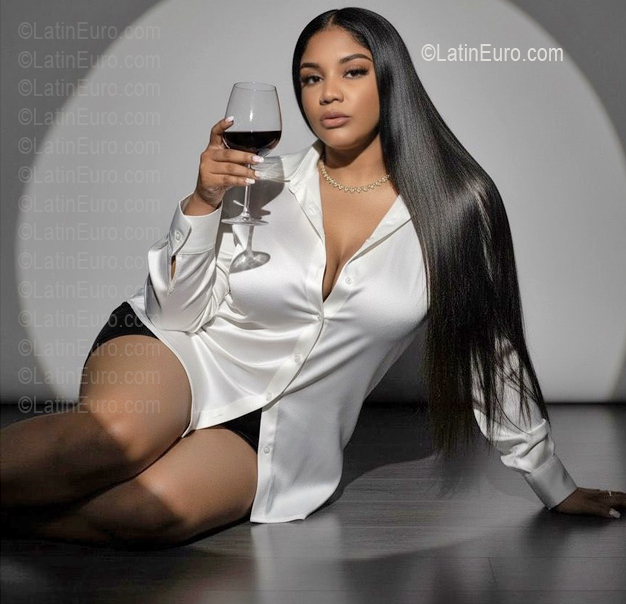 Date this funny Dominican Republic girl Isabel from Santo Domingo DO56977