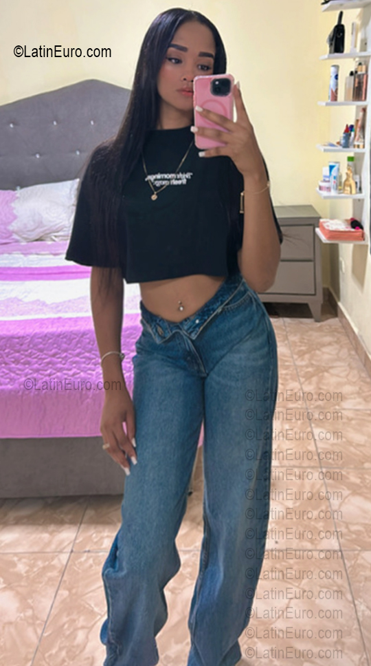 Date this tall Dominican Republic girl Julia from Santo Domingo DO56978
