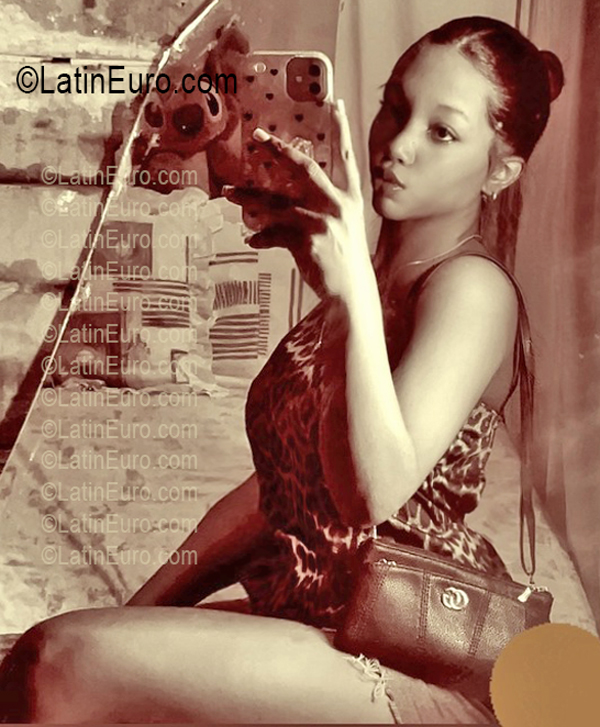 Date this beautiful Dominican Republic girl OCAIRA from Sanchez Ramirez DO57005