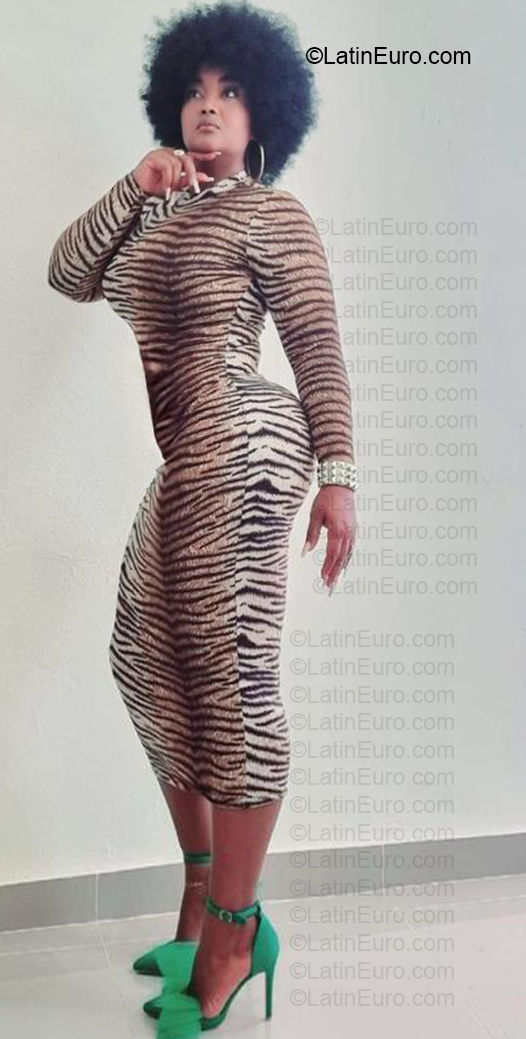 Date this pretty Dominican Republic girl Negrita from Ato Mayor DO57063