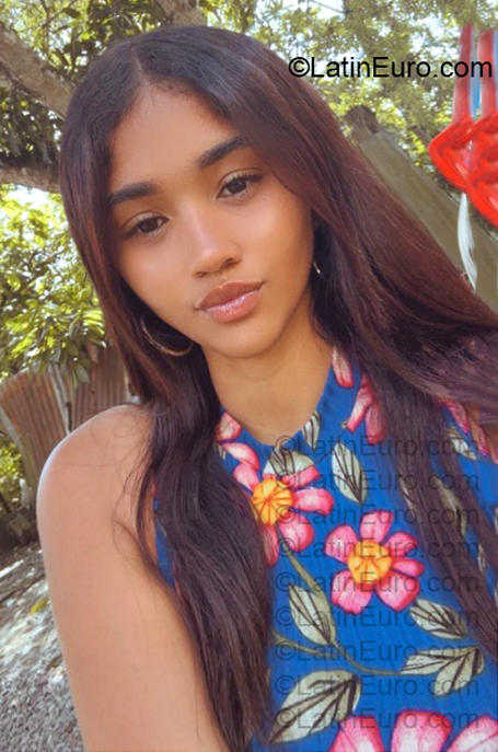 Date this fun Dominican Republic girl Nicol from Santiago DO57068