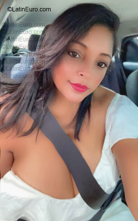 Date this lovely Dominican Republic girl Yinet from Santo Domingo DO57099
