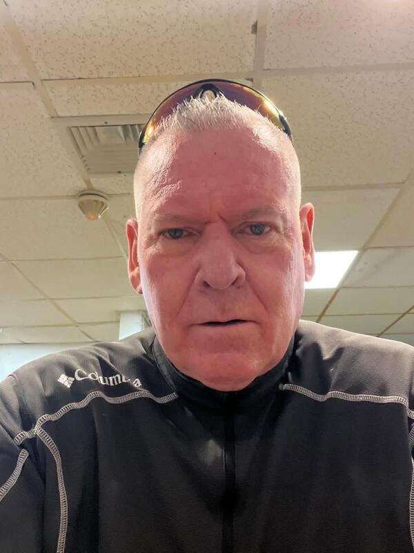 Date this voluptuous United States man Hug from Corvallis US25771