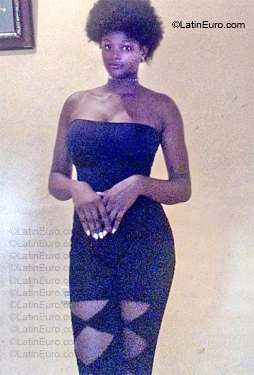 Date this cute Dominican Republic girl Woodnia from Santo Domingo DO57159