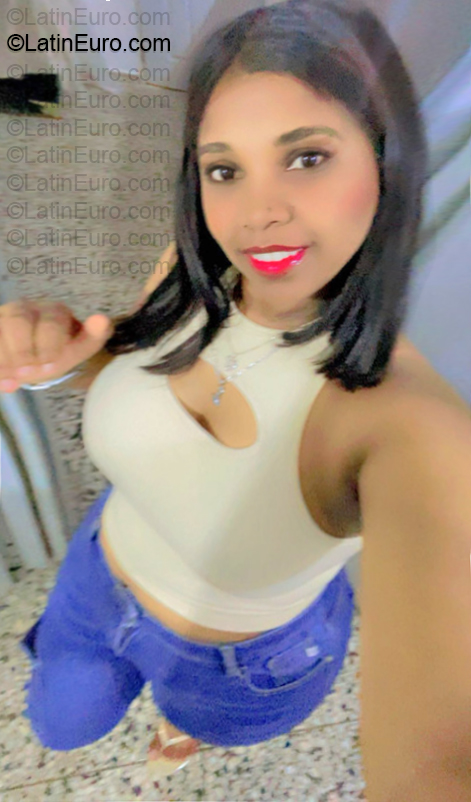 Date this gorgeous Dominican Republic girl Mara from Santo Domingo DO57191