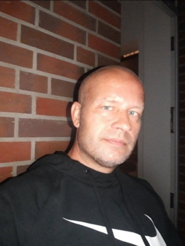 Date this nice looking Germany man Stefano from Hannover DE581