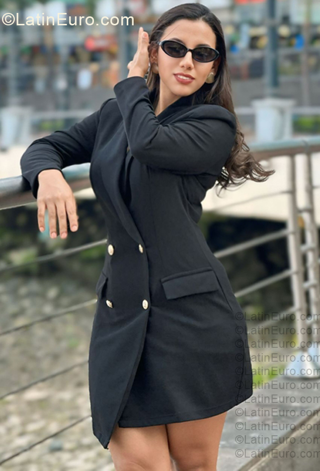 Date this funny Ecuador girl Lorena from Guayaquil EC1160