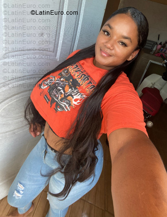 Date this attractive Dominican Republic girl Alondra from Santo Domingo DO57320