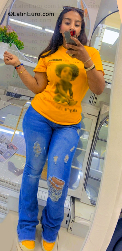Date this nice looking Dominican Republic girl Yesenia from Santiago DO57330