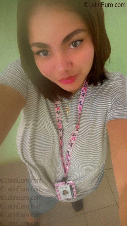Date this beautiful Dominican Republic girl Evelina from Santo Domingo DO57360